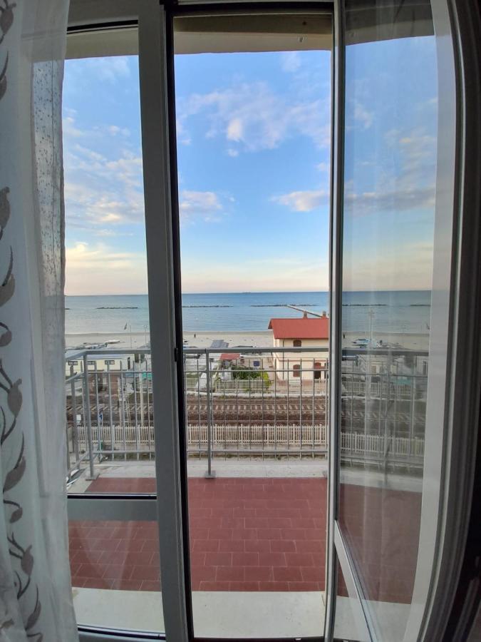 Appartamento Fronte Mare Falconara Marittima Extérieur photo